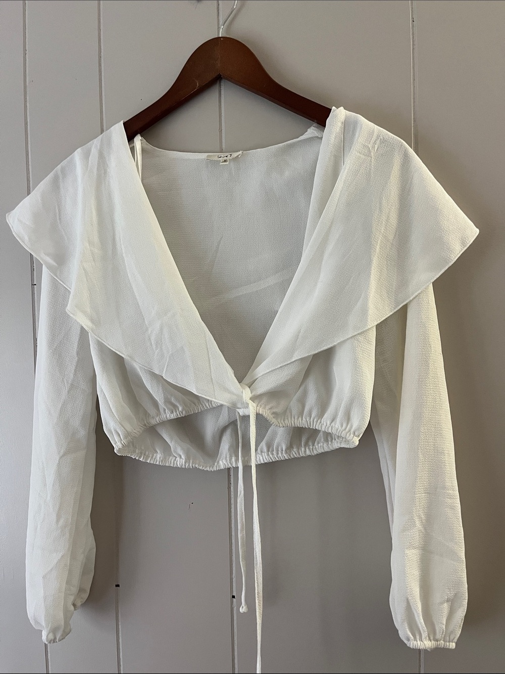 Lovers + Friends White Cropped Tie-Front Blouse with Dramatic Collar